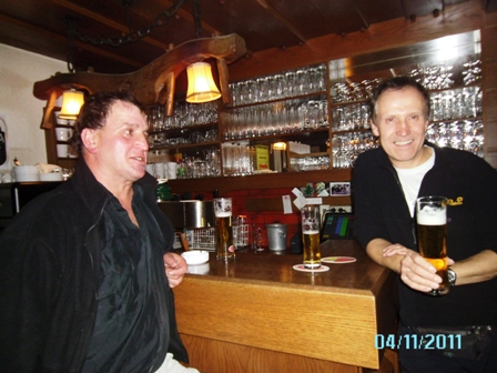 Josef Neussl und Walter Gttl beim Ausklang an der Schank