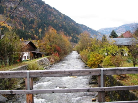 Blick ber den Riegerbach in Dbriach