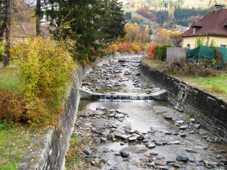 Regulierter Bach in Radenthein