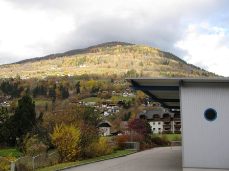 Die Sonne erhellt ein wenig die Nockberge