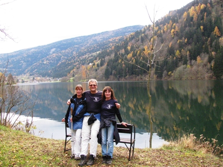 Zirberl, Opa-Helmut und Sigi vor dem Afritzer See