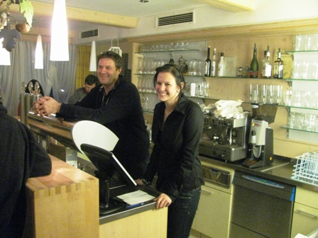 Der Chef des Hauses mit einer seiner netten und freundlichen Tchter