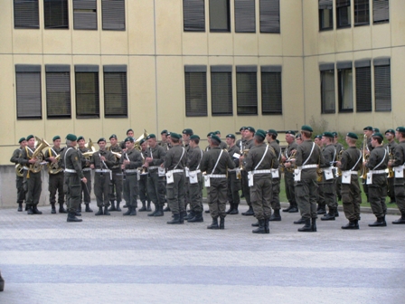 Am ersten Tag spielt die Militrmusik auf