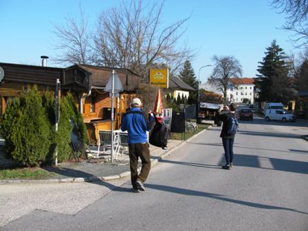 ...und erreicht bald das 'Wurschtamt' in Spillern