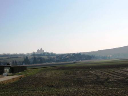 Fernblick zur Burg Kreuzenstein