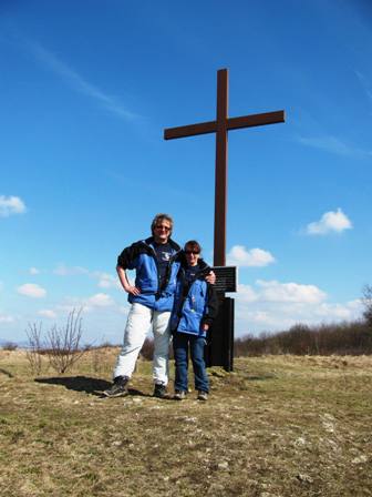 ...sowie Helmut und Karin beim Gipfelkreuz