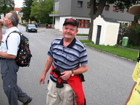 Alois Stger - wie immer bester Laune - trifft beim Wurschtamt ein