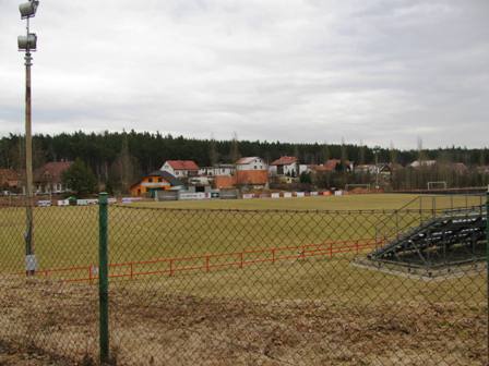 Blick auf den Sportplatz von Horní Bříza