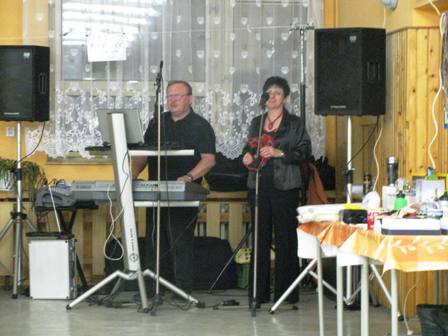 Am Abend spielt eine Band auf...