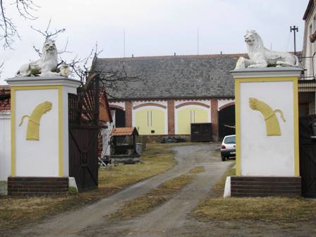 Herrschaftsgebäude in Tatiná