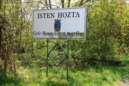 Hinweis und Begrüßungstafel