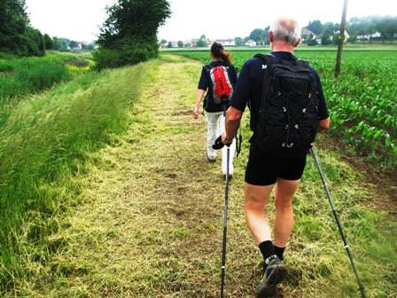 Flotter Schritt am Damm entlang der Sierning