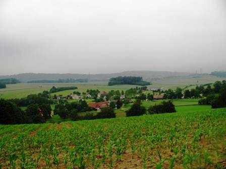 Blick nach Loitsdorf - in der Ferne scheint es zu regnen