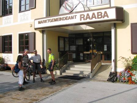 Danach wird das Marktgemeindeamt zur ersten Stempelei gestrmt