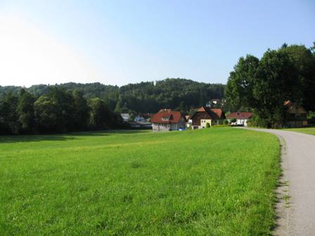 Blick zu den leichten Erhebungen um Grambach
