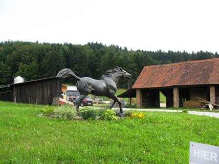 Pferdestatue