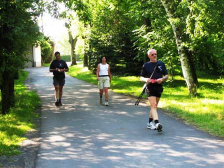 Ernst und Ruth Brunnmayr sowie Werner Geishofer nähern sich der 2. SK