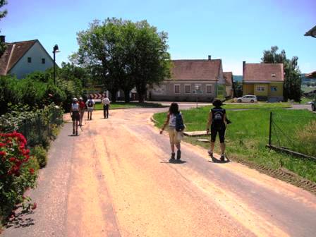 Jetzt gehts wieder durch Jennersdorf dahin