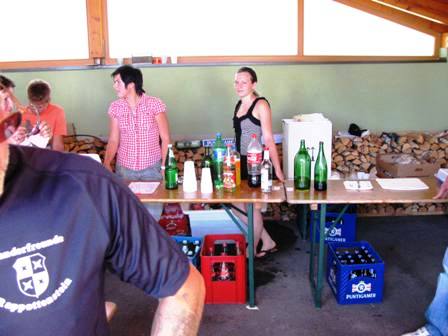 Nette Mitarbeiterinnen kümmern sich ums Wohl der Wanderer