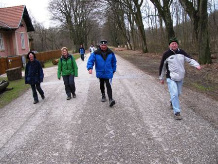 Ruth, Sylvia, Fritz und Max an der Spitze der Gruppe