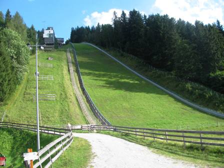 Die Schiflugschanze im Sommer