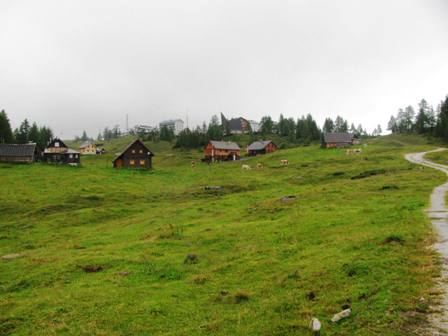 Die ersten Almhtten auf der Tauplitzalm sind in Sicht
