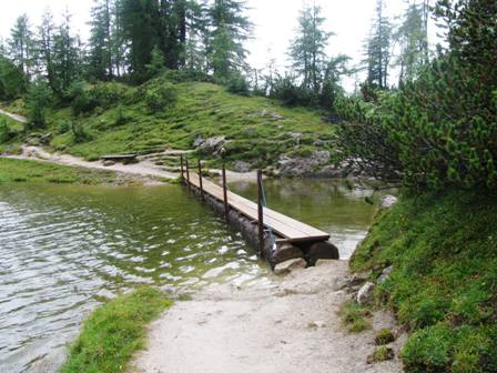 Kleiner Steg ber den Seitenarm des Grosee