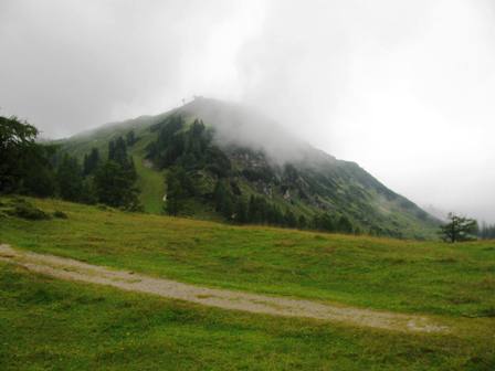 Nebelverhangene Berge - aber der Schneeregen hat aufgehrt