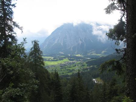 Fernblick ins Tal nach Tauplitz und zum Grimming