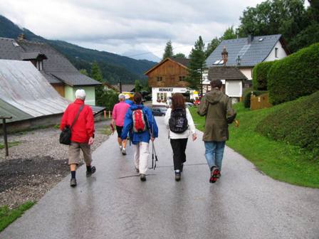 Vollmotiviert marschieren die Marathonis durch Furth