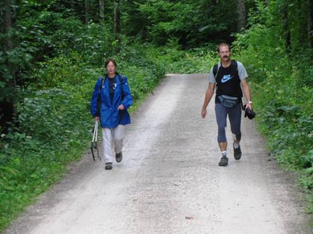 Karin und Josef ziehen im Gleichschritt ihre Bahn