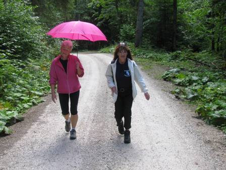 Auch Doris und Sigi bewegen sich im Gleichschritt den Anstieg herauf