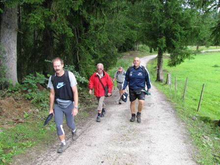 Josef, Erich und Thomas verlassen gut gestrkt die Alm