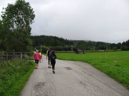Im langen geraden Wegstck um Bad Mitterndorf