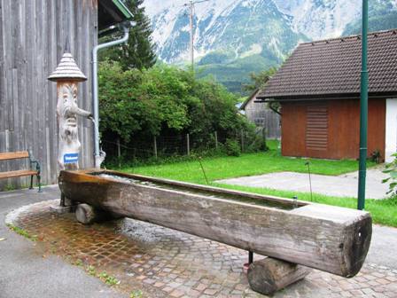 Der schne Trinkwasserbrunnen in Krungl