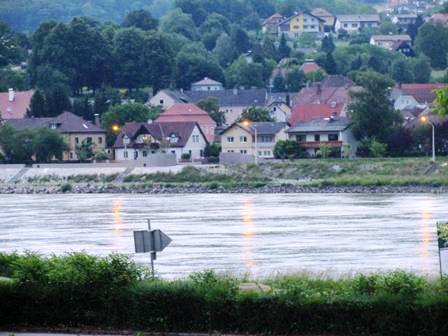 Abendstimmung über der Donau in Ybbs
