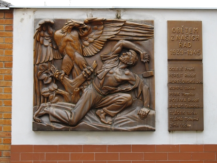 Eine wunderschöne Skulptur beim Muzeum in Horní Bříza - die letzte Kontrolle nach 45,7 km