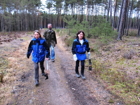 Karin, Hannes und Sigi ziehen auch am dritten Tag flott durchs Gelände