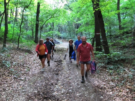 Deutsche Marathonis verfolgt von Rappottensteiner Mdels im Prienitztal