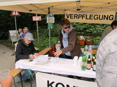 Kontrolle und Bewirtung im Helenental
