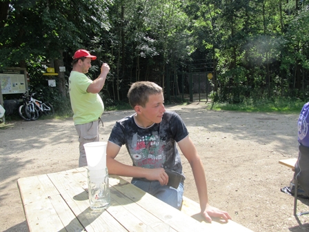 Ingo und Josef beobachten das Eintreffen...