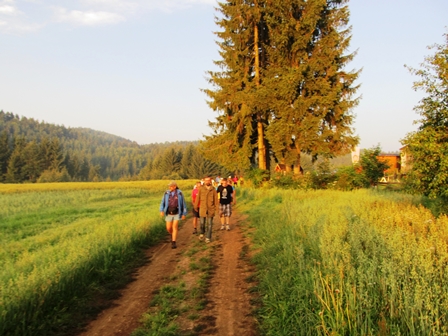 Die Morgensonne erwrmt die Wanderer