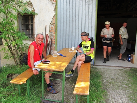 Mit Rad und Tretroller sind diese Teilnehmer natrlich stets schneller und bereits wieder an der K+L in Wachtberg