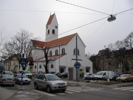 Schöne Kirche in der Grillparzerstraße...