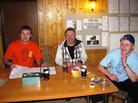 Die sehr netten und freundlichen Funktionäre von Velkè Opatovice (der Obmann mit orangem T-Shirt)