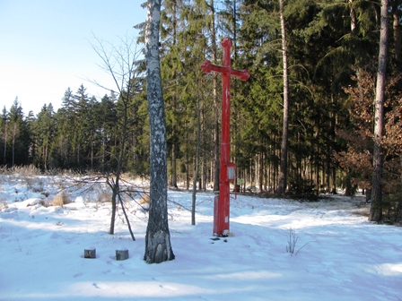 Ein schönes rotes Kreuz mitten im Prirodni-Park