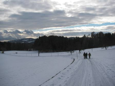 Zahlreiche Wanderer sind an diesem Sonntag unterwegs