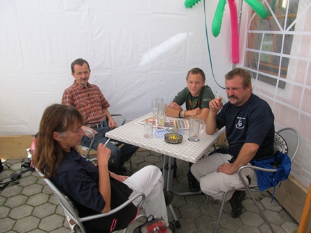 Zirberl, Karl und Markus Friedl sowie Quaxi bilden einen Rappotti-Tisch