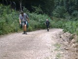 Wanderer im steilen Anstieg am Gumpoldskirchner Steig