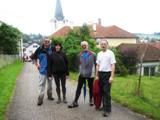 Marathonis vor der Kirche von Gallspach